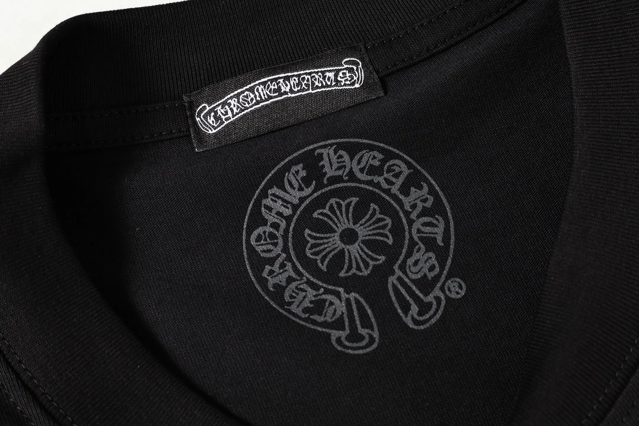 P150 -Chrome Hearts/Chrome Hearts basic Sanskrit letter printed short-sleeved T-shirt -High weight, high density and high quality. The wool is soft, delicate and skin-friendly. It feels soft and silky. It has excellent warmth and skin-friendly properties. -Customized weaving and dyeing, no color difference, regardless of fabric or workmanship details. Rolled over the ordinary version on the market -Colour: black white -Size: S M L XL